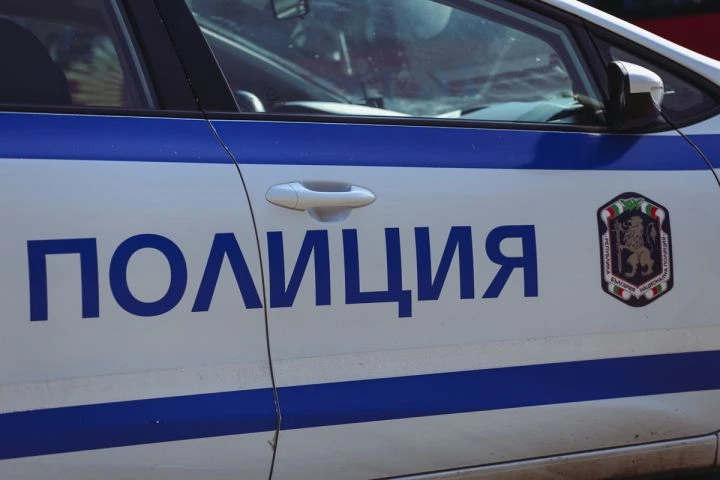Razgrad'dan polis memurları, acil bir hastayı Şumen il sınırına kadar eşlik etti